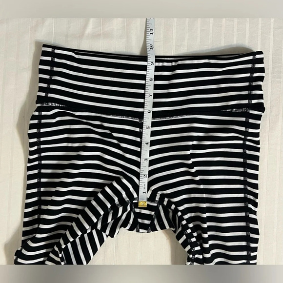 Athleta Black White Stripe Capri Leggings. Medium A2 - Picture 10 of 12